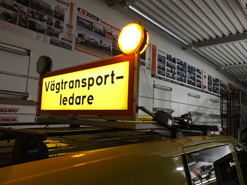 Eksempelbilde av Vägtransportledare lysskilt med motor.
