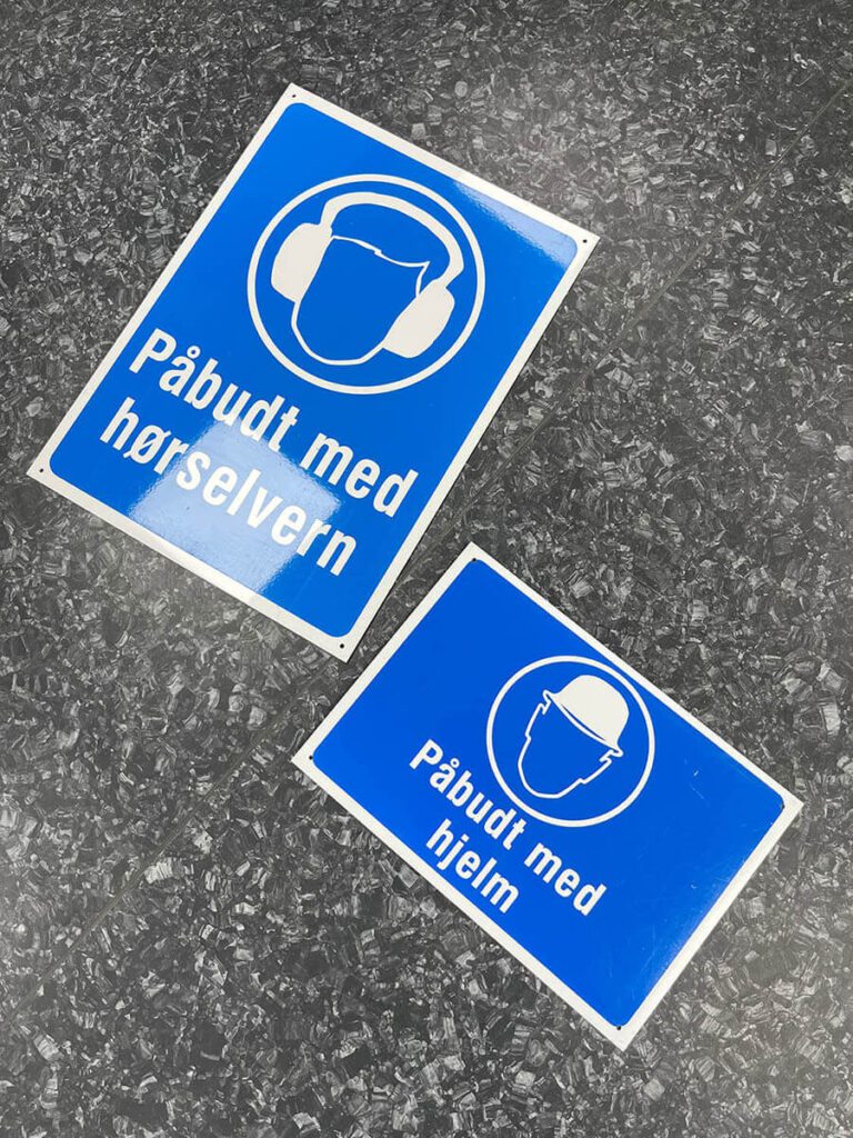 Blå plateskilt for påbud om hørselvern.