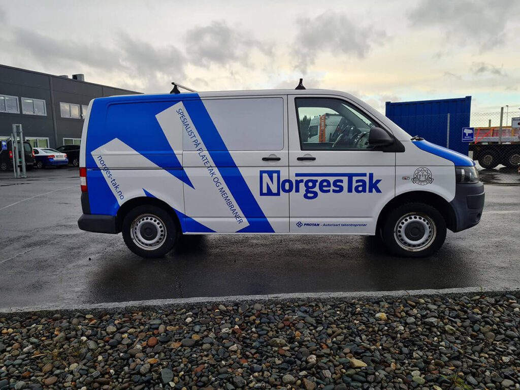 Bil med dekor for NorgesTak.